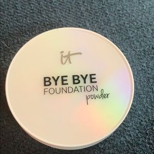 It Cosmetics Bye Bye Foundation Powder LightMedium